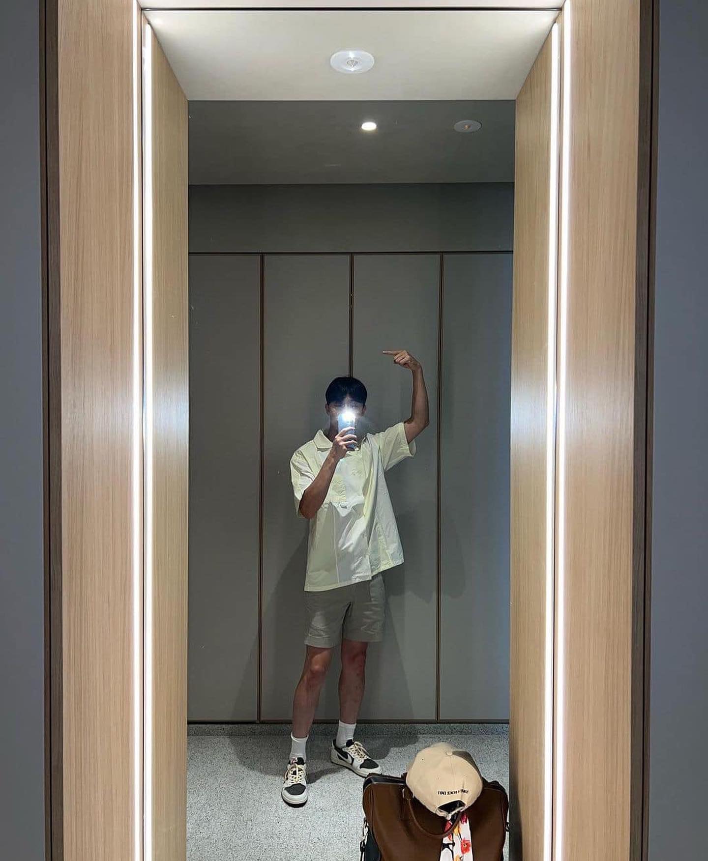 습한 날씨엔 반바지로 버티기🥵🔥 이미지