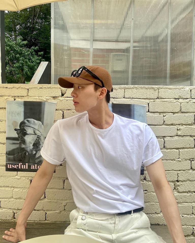 여름 스테디, 흰티 꿀조합☁️ 이미지"