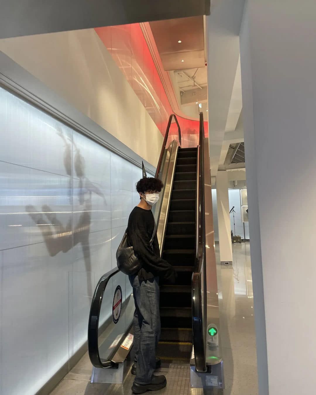 툭 메는 르메르 범백🥐🧳 이미지4