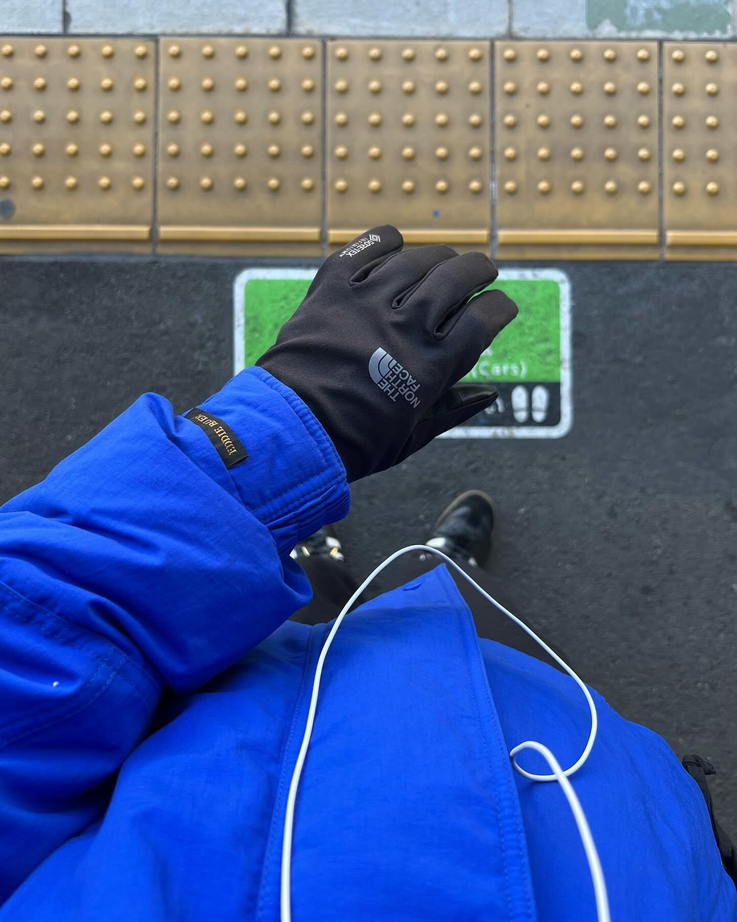 장갑 하나 골라봐🧤 이미지