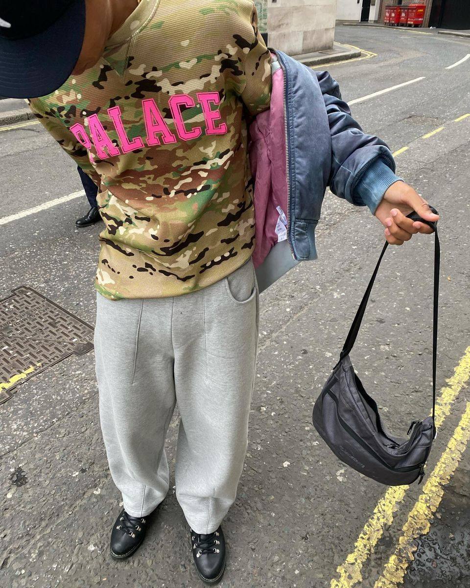 요즘 상의는 카모라며🐢 이미지