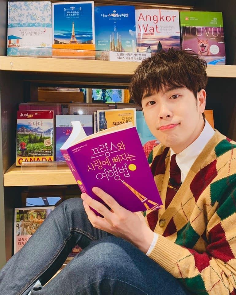 옷장 속에 아가일 니트는 구비해♦️🧶 이미지