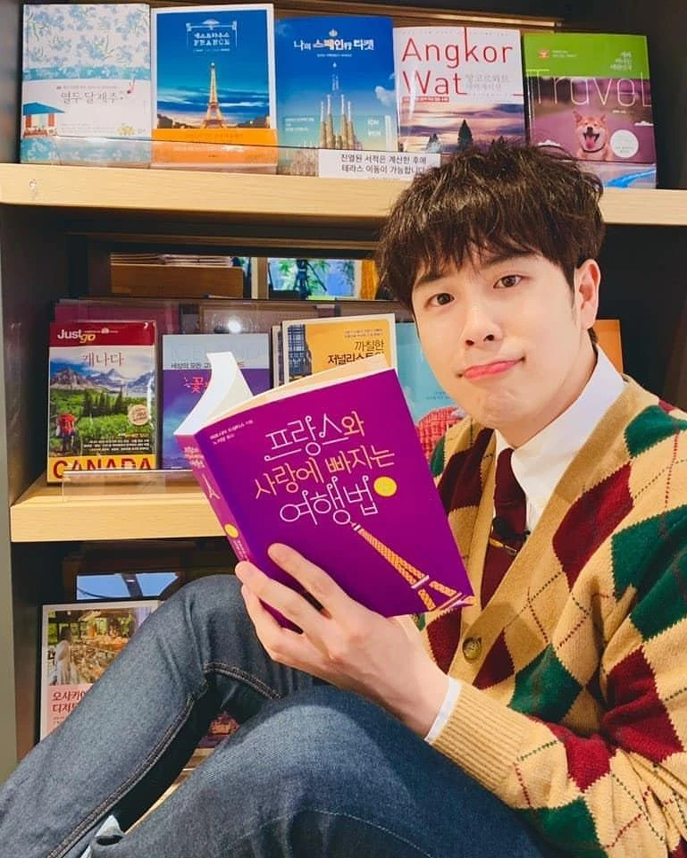 옷장 속에 아가일 니트는 구비해♦️🧶 이미지6