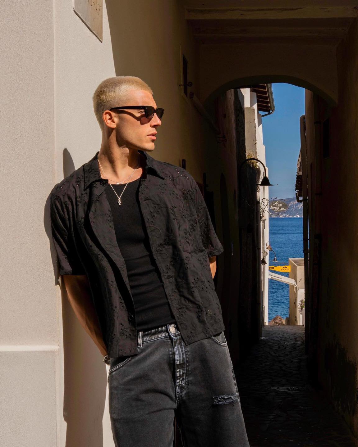 쪄 죽어도 못잃는 올블랙😎 이미지