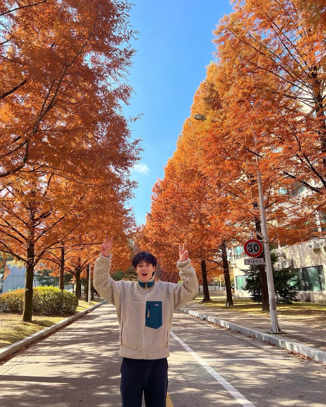 플리스 한 장 버티기 가능 🙆🏻‍♂️​ 이미지