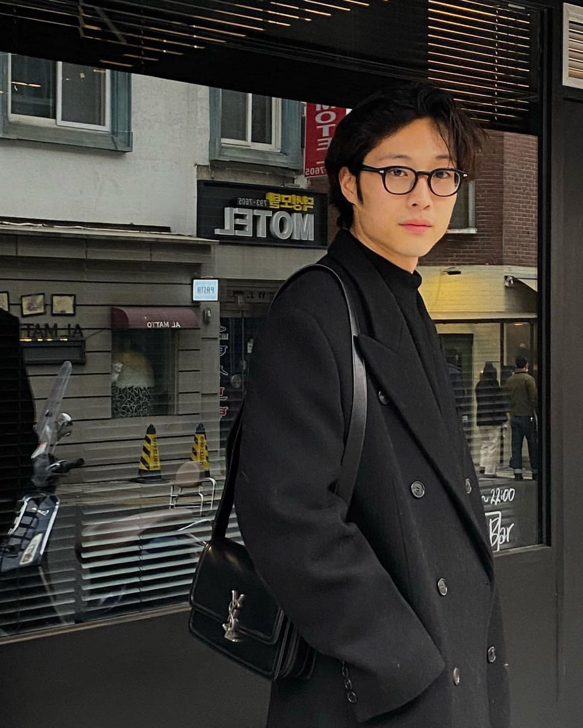 고급지게 안경 착용👓 이미지