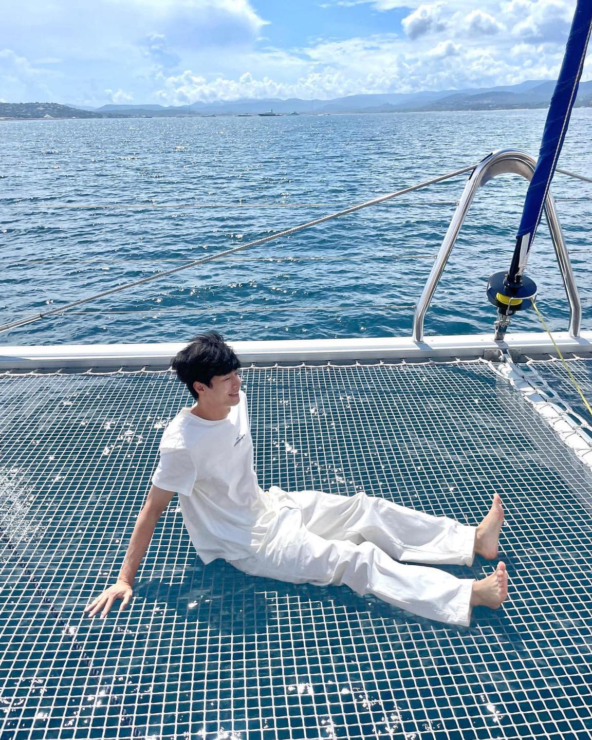 더울 때 찾게되는 올 화이트☁️ 이미지