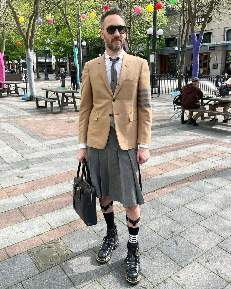 언젠가 도전해볼 톰브라운 스커트💃🏻 이미지1