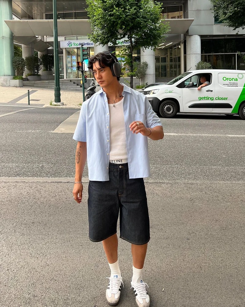 기본은 항상 먹는 블루 하프 셔츠🥶 이미지2