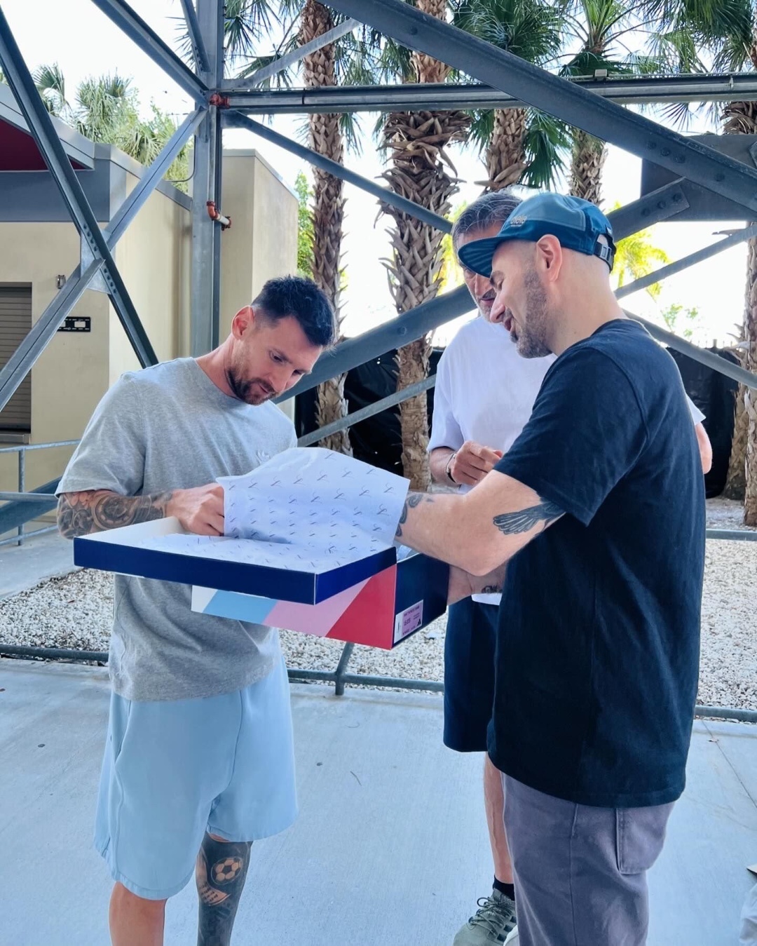 성덕이란 이런 것⚽️🎨메시에게 커스텀 슈즈를 선물한 팬🎁​ 이미지2