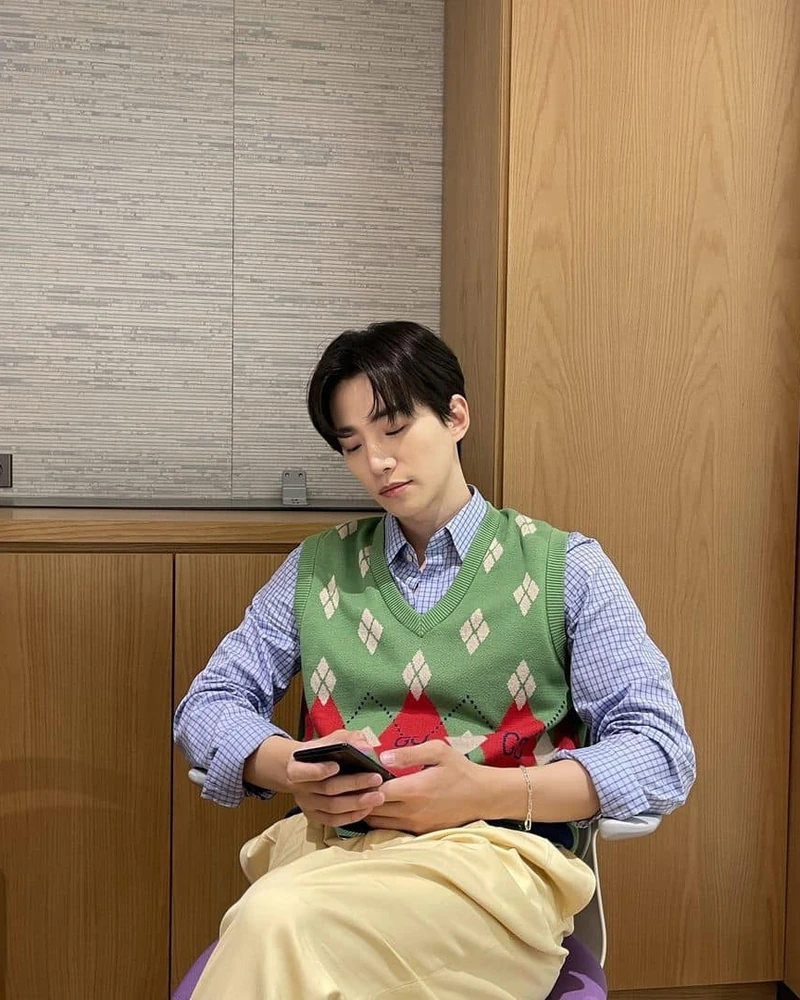 옷장 속에 아가일 니트는 구비해♦️🧶 이미지4