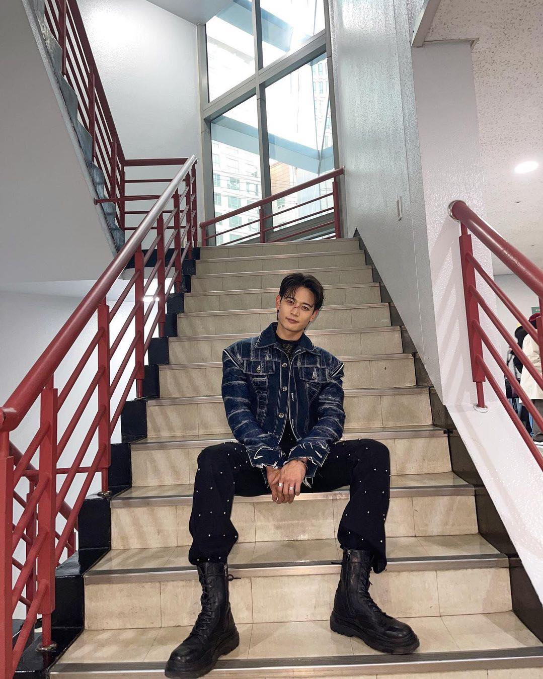 민호와 민호 패션🔎 이미지8