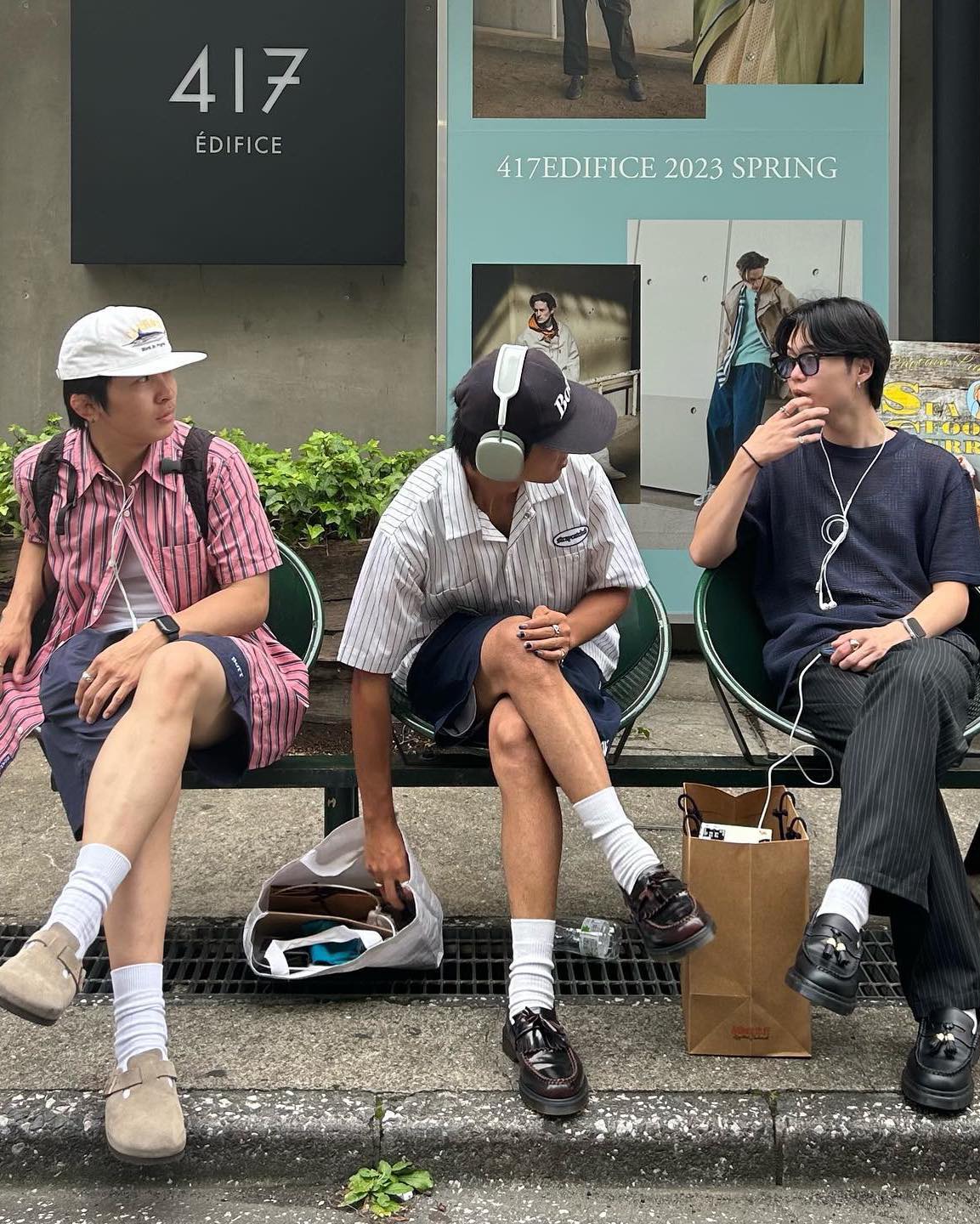 흰 양말 바짝 올리기🆙 이미지