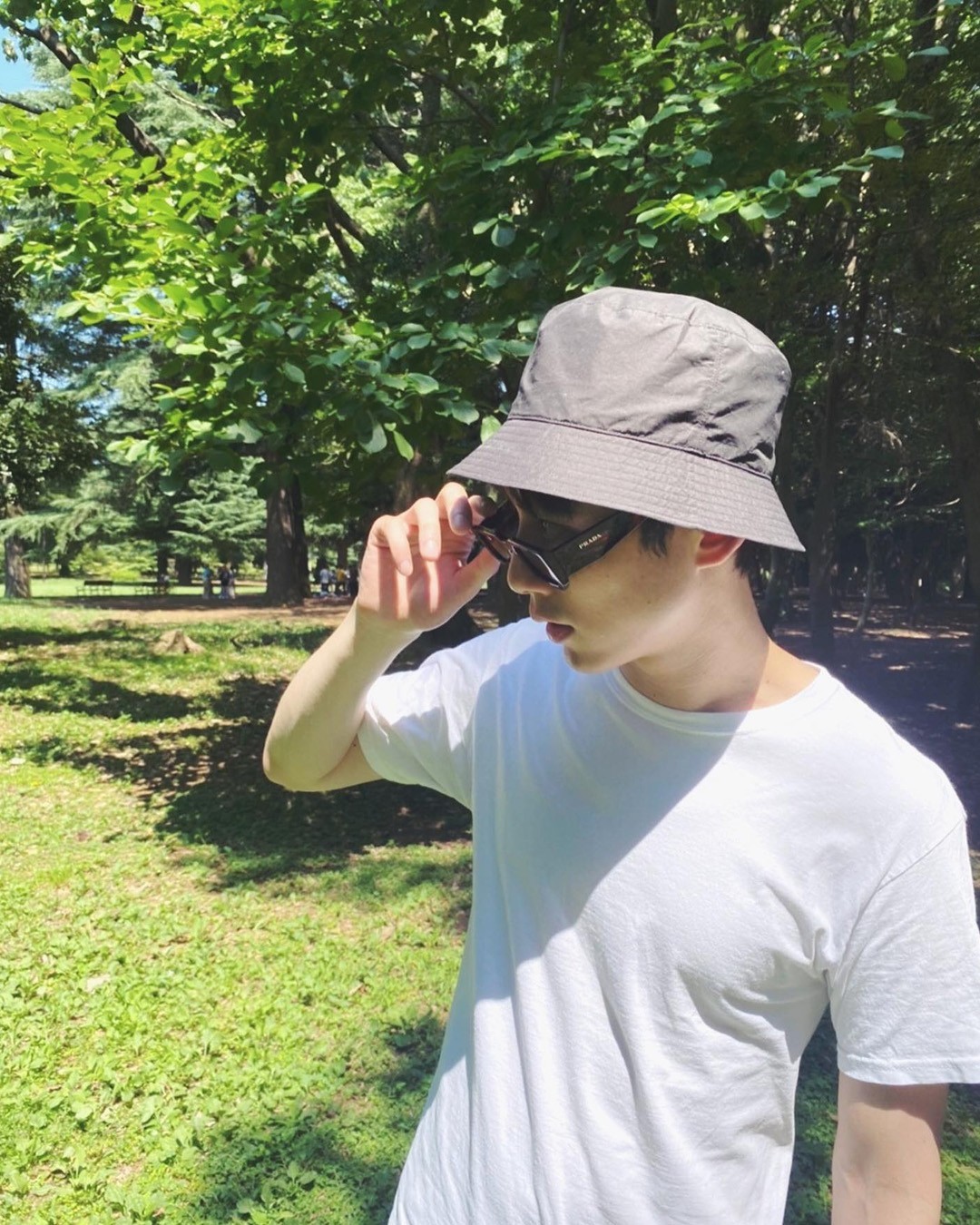 사카구치 켄타로의 프라다🔻잘생겨서 셀카에 간절함이 없네🤳📸⁠ 이미지4