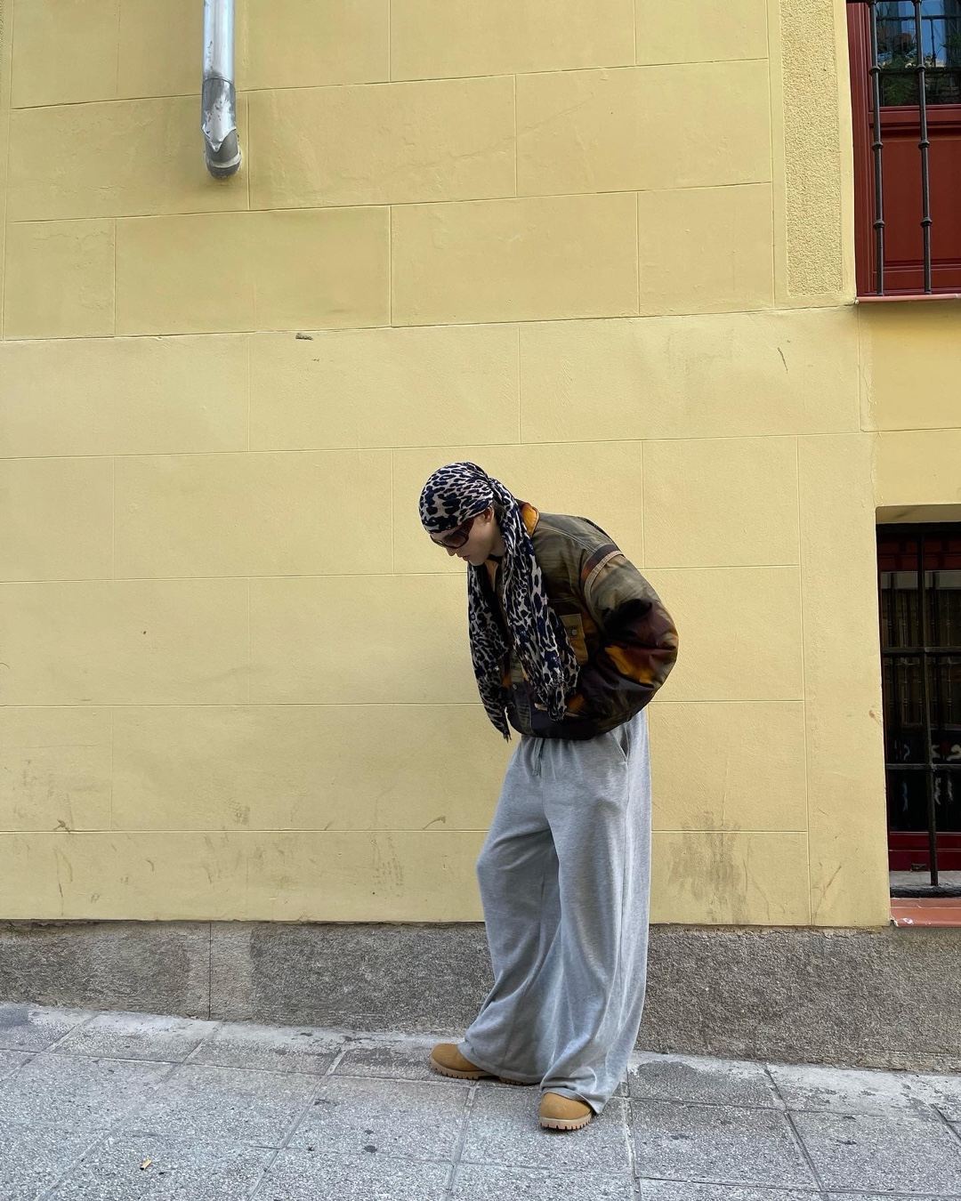 회색 스웻팬츠는 남자 필수템🛒​ 이미지