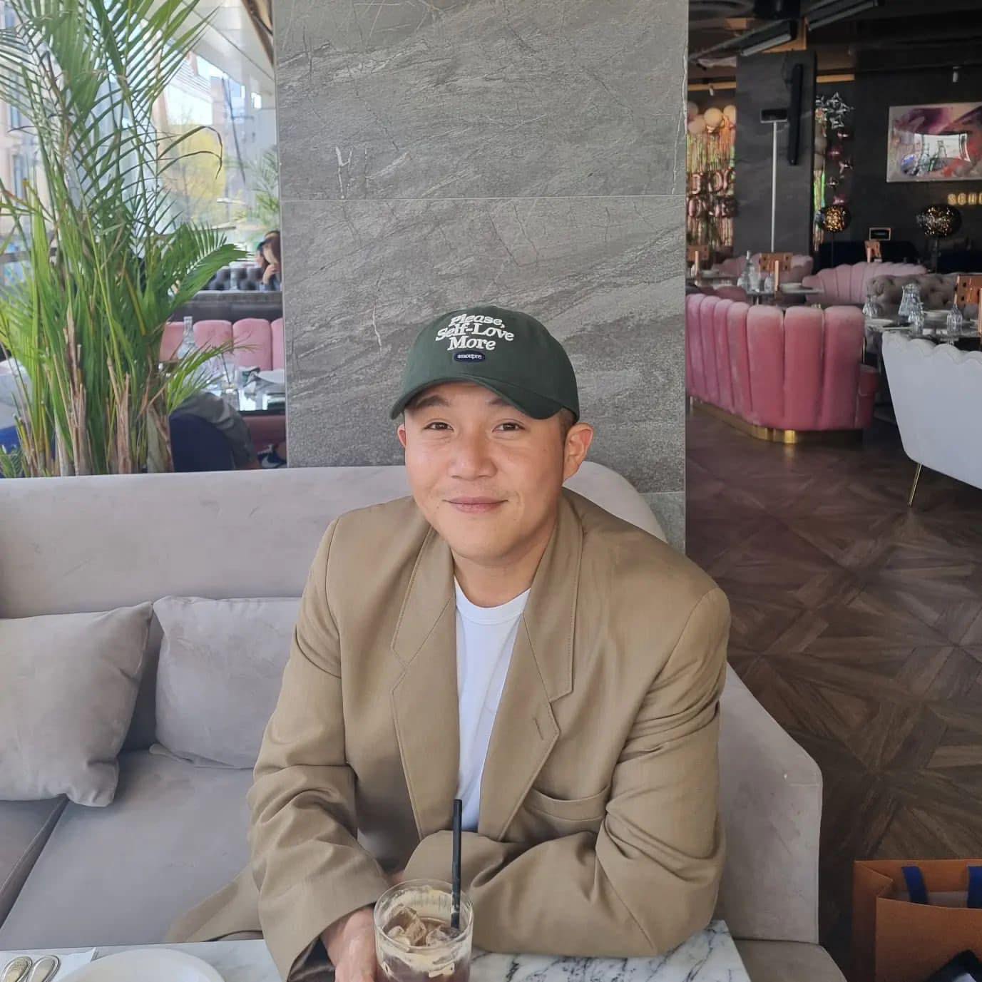 꾸러기같은 세호형 볼캡코디🧢 이미지