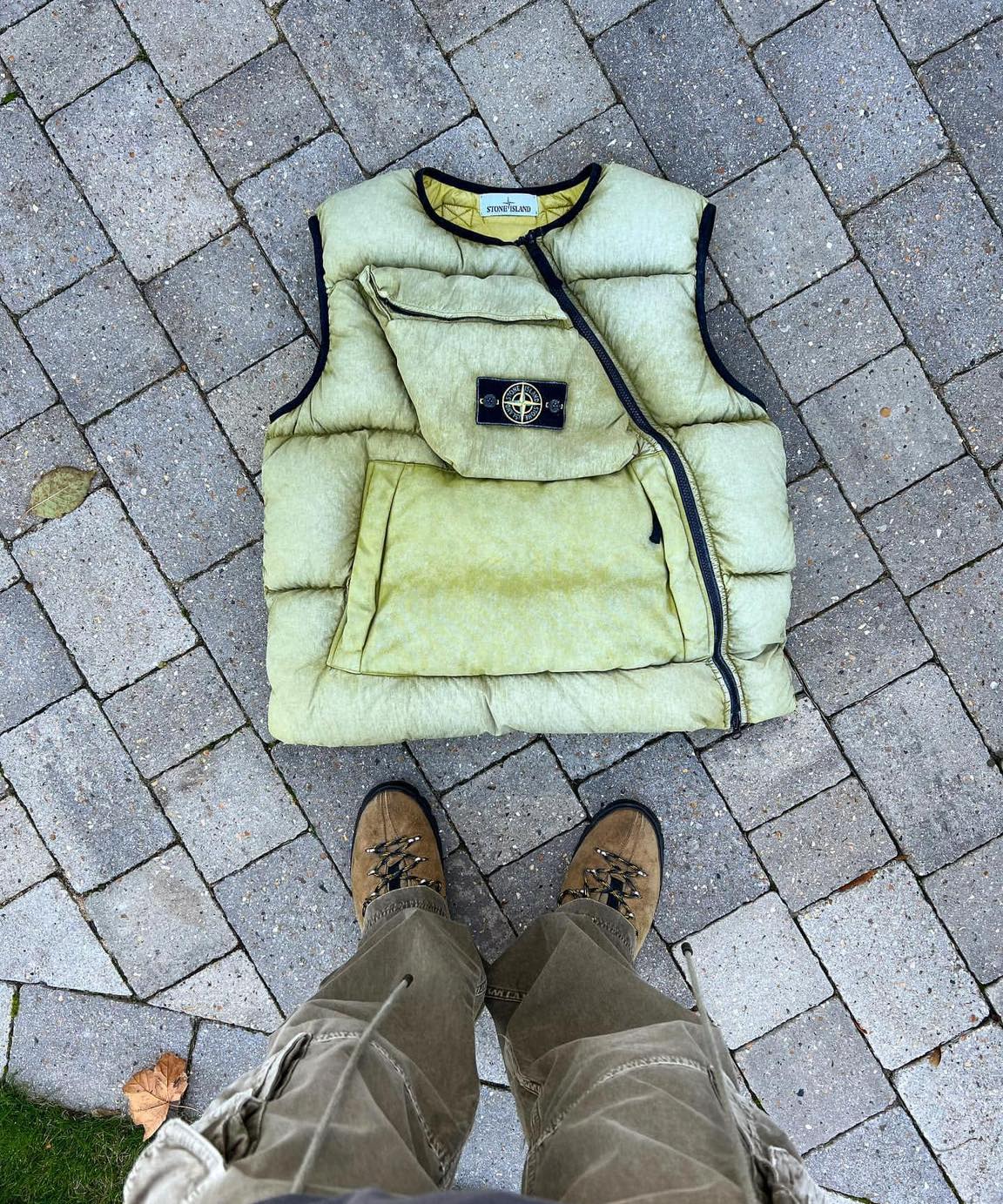 스톤 로고는 심장 가까이🧭🫀 이미지3