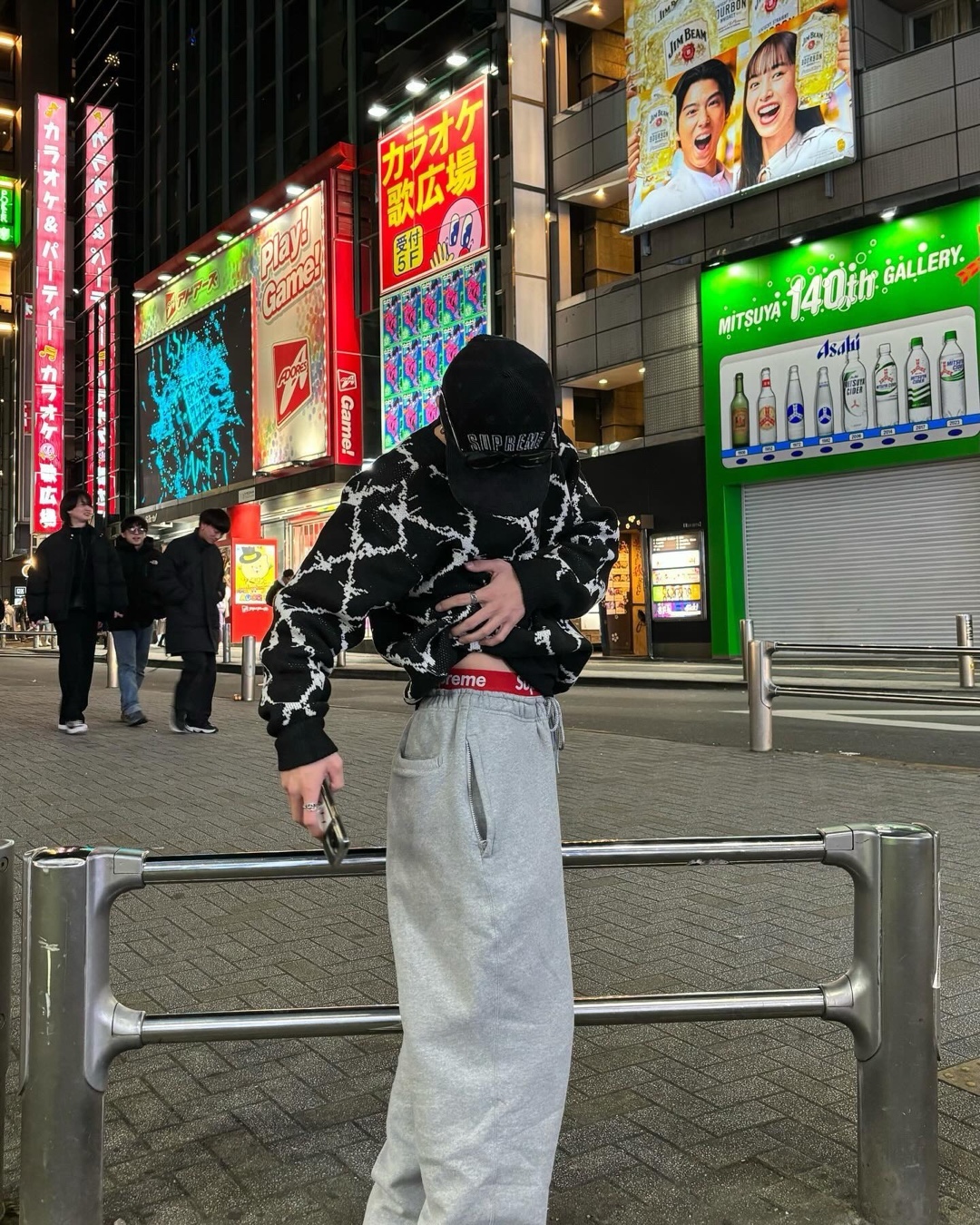 왜 다들 내 팬티만 보는지 모르겠어🥵💦​ 이미지"
