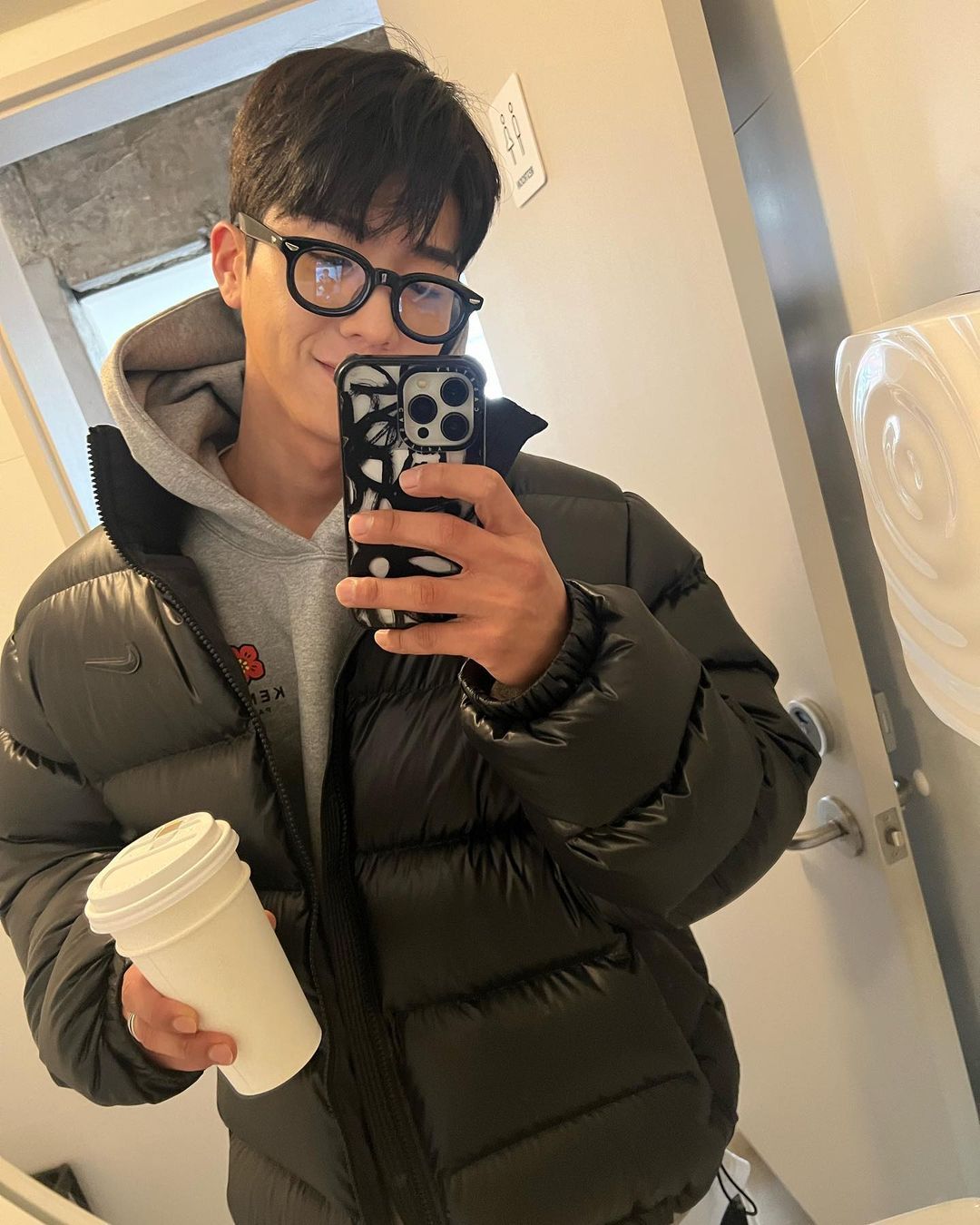 요새는 안경 쓰는 게 트렌드🤓 이미지3