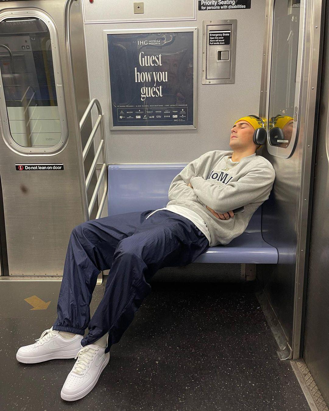 쟈철 출근룩도 기록해야지🚊 이미지