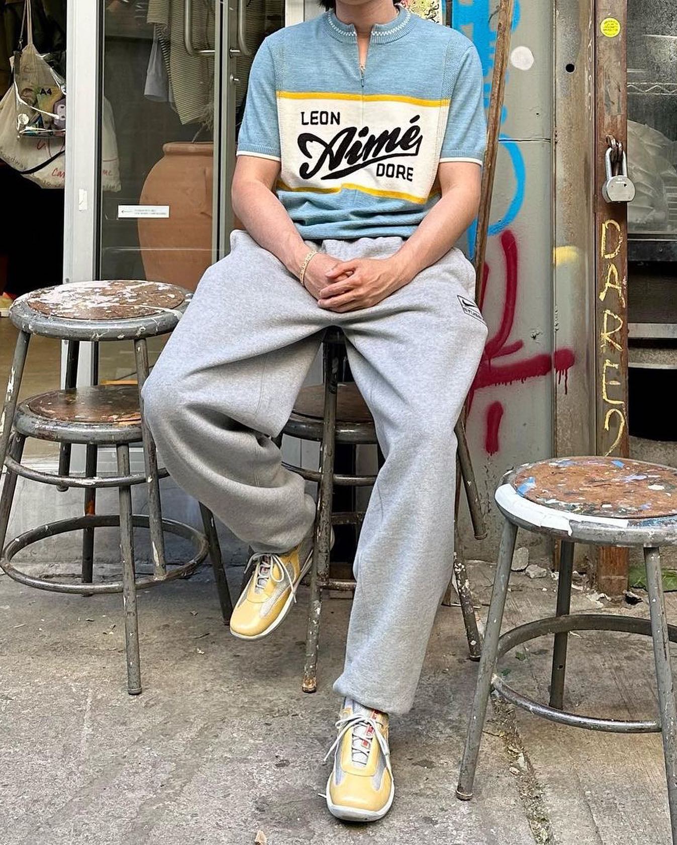 티셔츠 말고 다른 탑도 입어줘☀️ 이미지