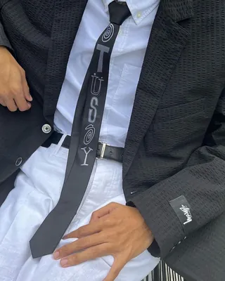 스투시 넥타이로 까리하게👔🎱 이미지