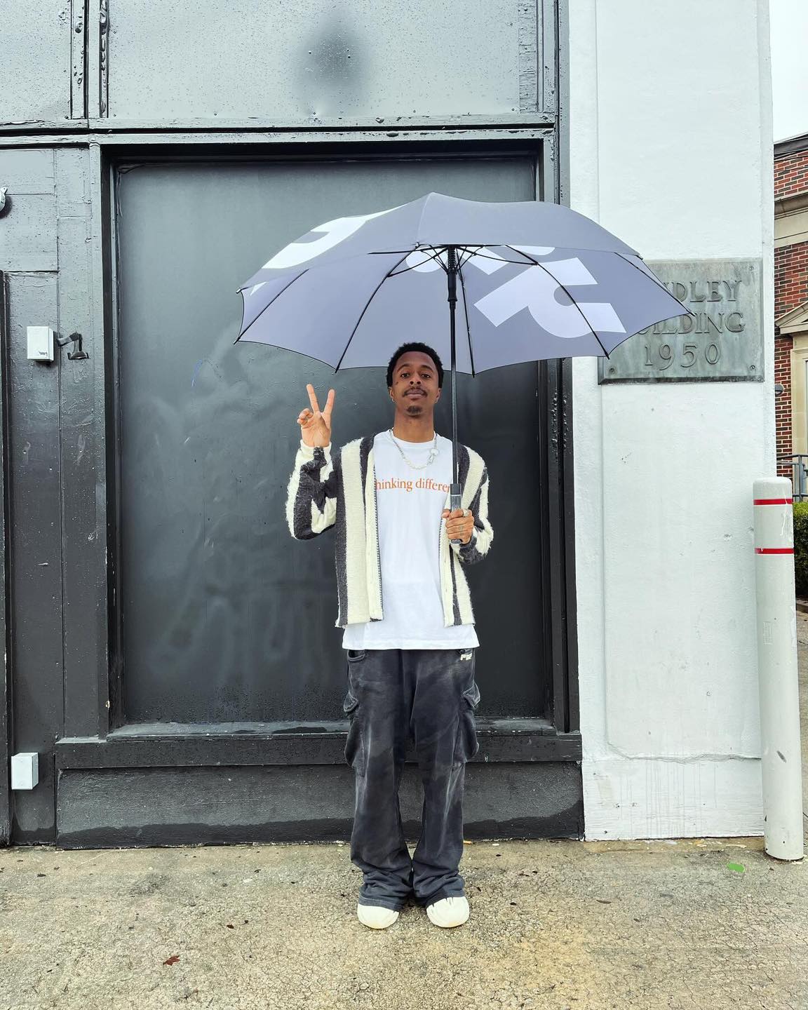 봄비는 차갑다... 🌧️ 이미지7