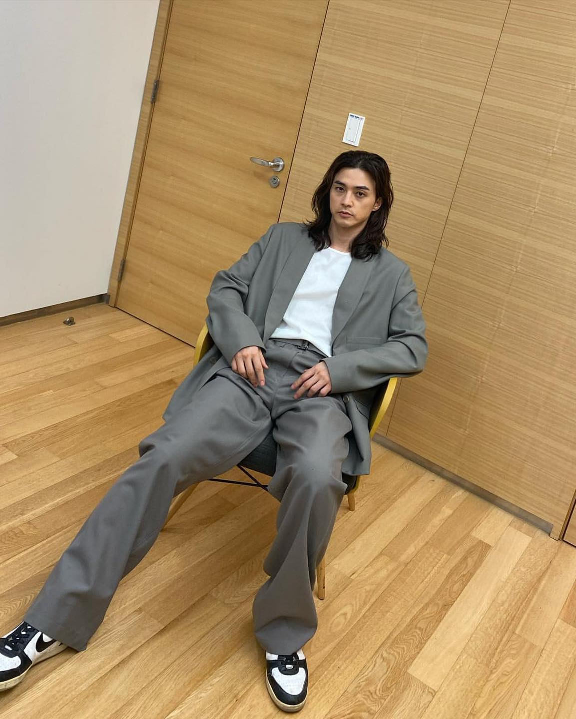 장발에 더해진 섹시한 수트핏👔 이미지3