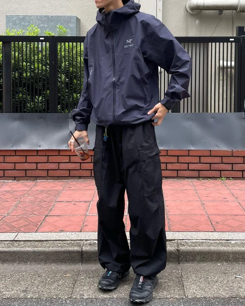 살로몬과 카고팬츠 찰떡궁합⛰️🥾 이미지1