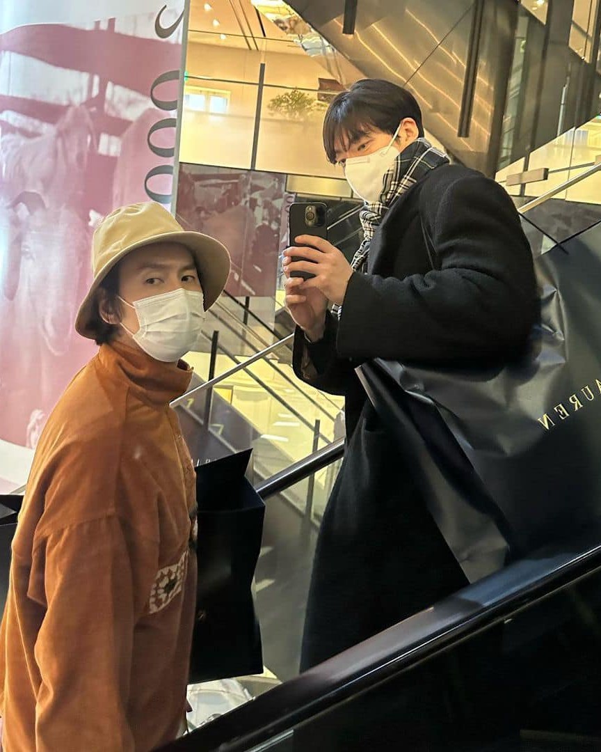 슬슬 머플러로 여며야지🧣 이미지