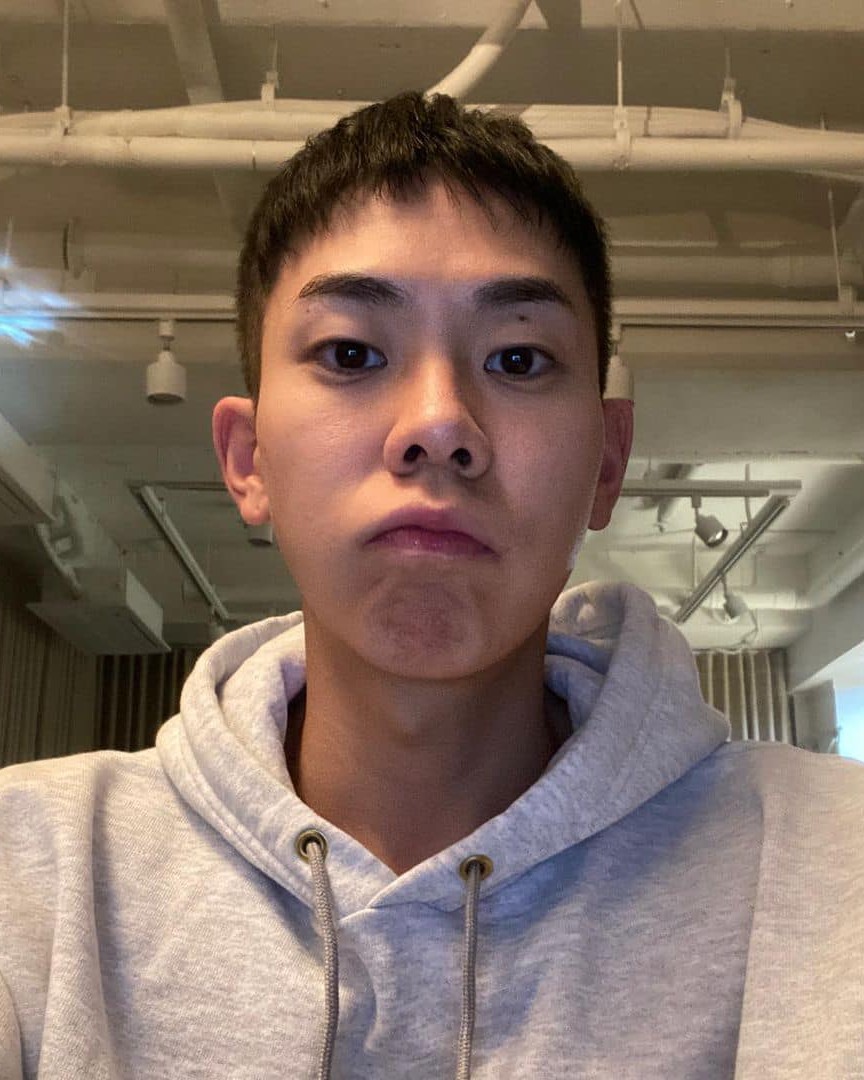 회색 후드는 기본템이지👻 이미지