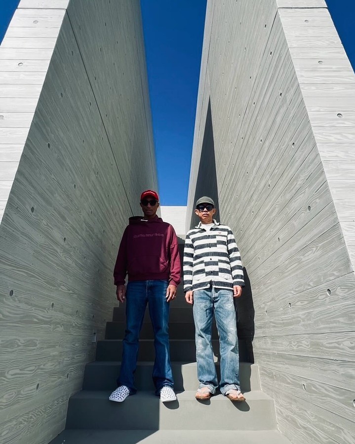 퍼렐 윌리엄스의 휴먼 메이드 합류🐕🔥휴먼 메이드 x 루이 비통 돌아올까?​
​
휴먼 메이드와 루이 비통의 협업 컬렉션이 다시 한번 나올 수 있을까요? 패션계에서 유명한 오랜 우정이 또 하나의 큰 파도를 일으킵니다. 가수이자 루이 비통의 맨즈 컬렉션 디렉터로 활동하는 퍼렐 윌리엄스가 니고의 휴먼 메이드에 합류했다는 소식인데요. 이로써 퍼렐 윌리엄스와 니고, 그리고 먼저 합류한 카우스까지 하나의 팀이 되어 패션계 드림팀을 결성하고 있다는 평입니다. 현시점 가장 핫한 브랜드 중 하나인 휴먼 메이드. 그 성장세는 어디까지일까요?🫢​ 이미지