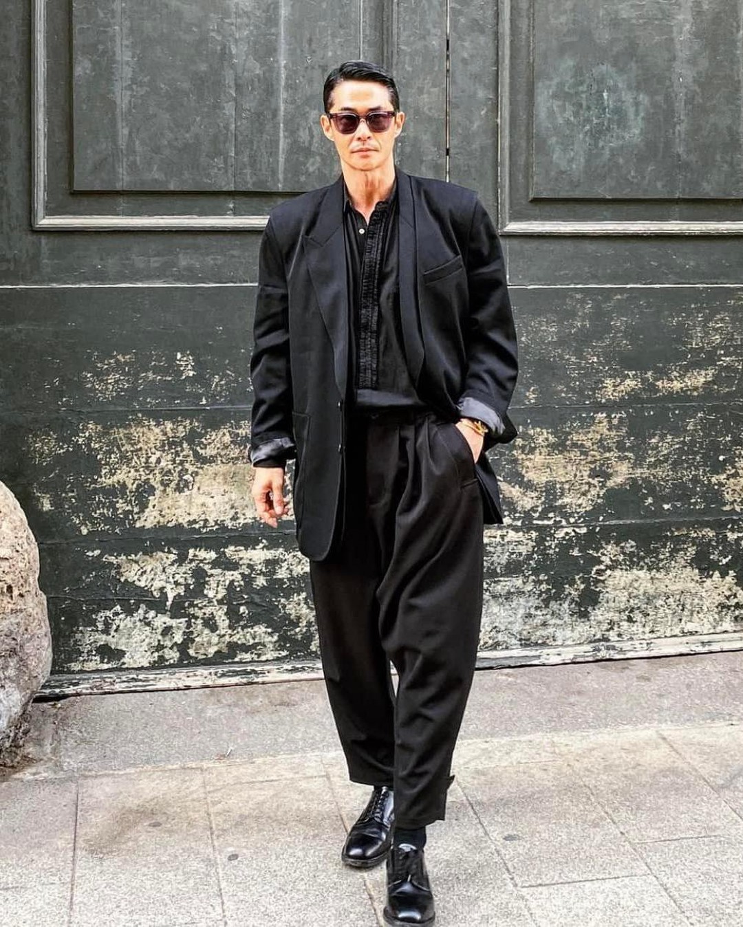 더위 초월한 올블랙 매니아@🕶 이미지5