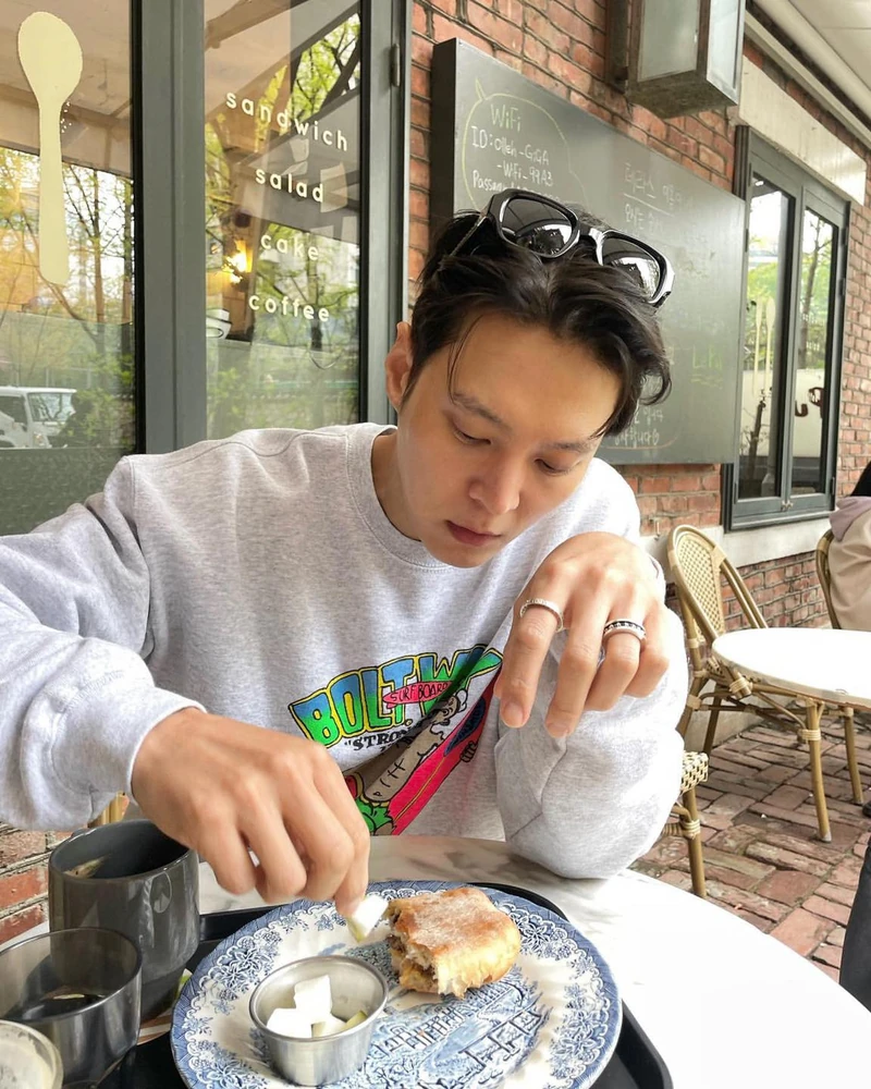 주원에게 여름 선글라스 강습🕶️ 이미지1