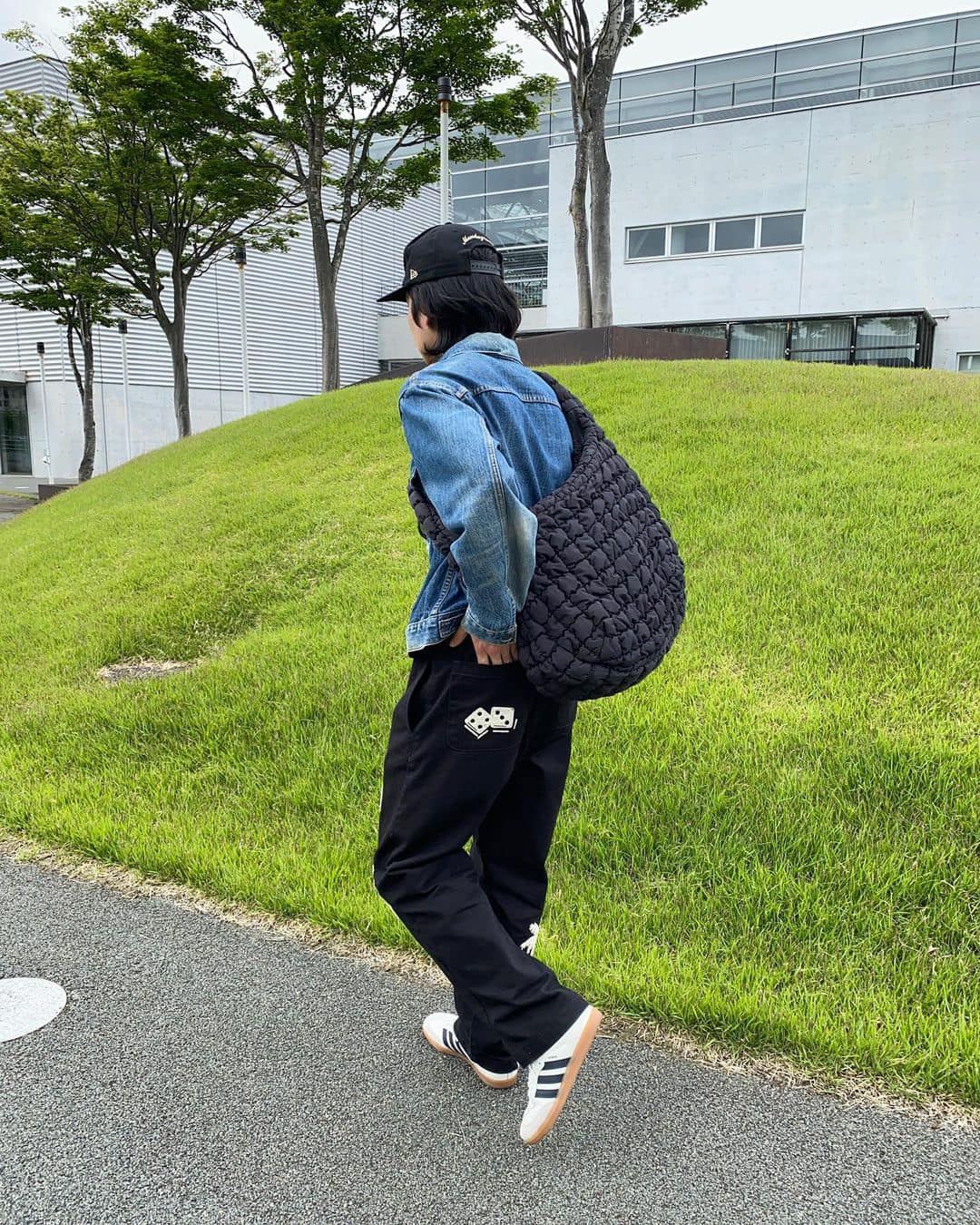 코스 퀼팅백은 블랙이지💣 이미지2