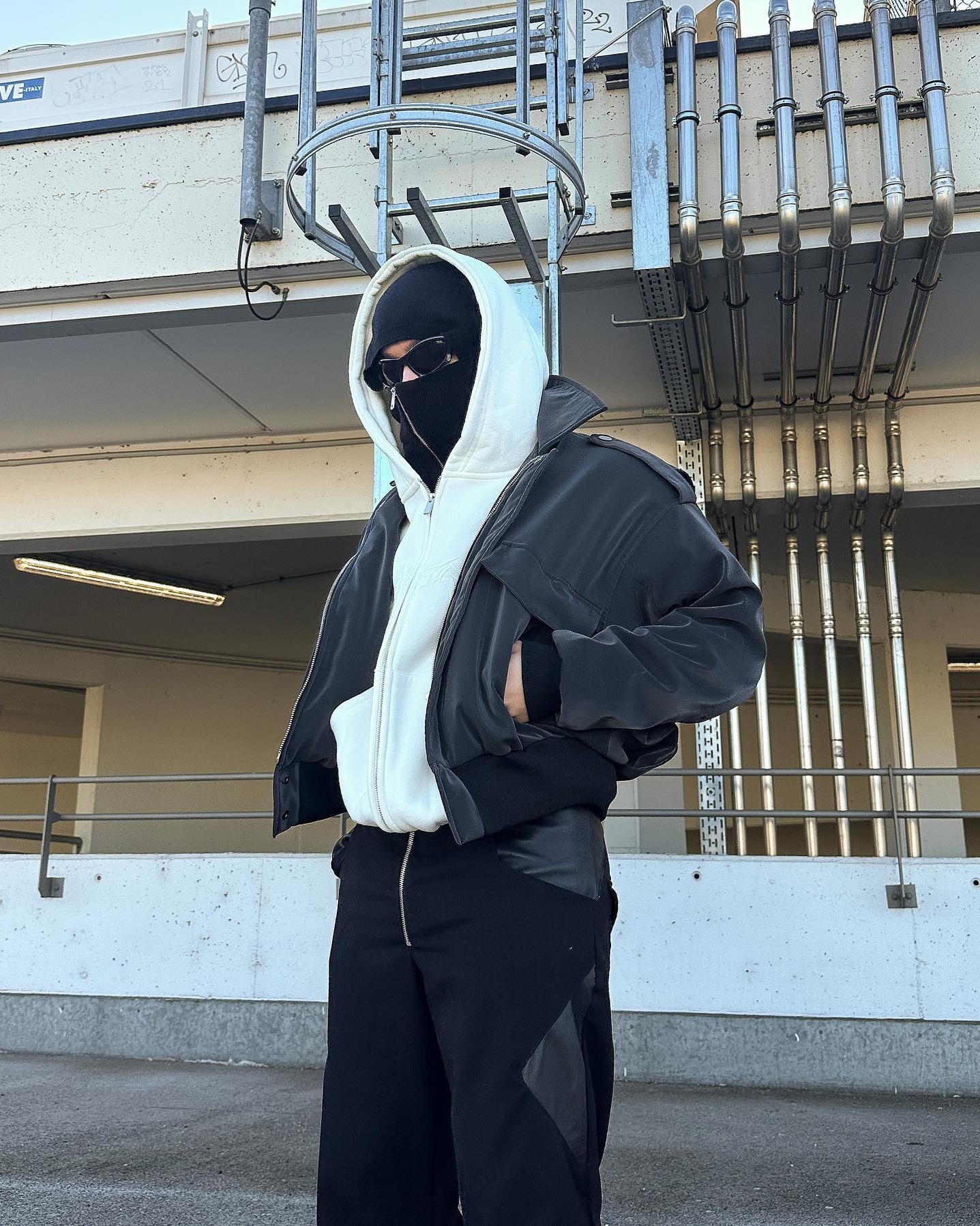 비니에 후드까지 걸쳐🥶 이미지"