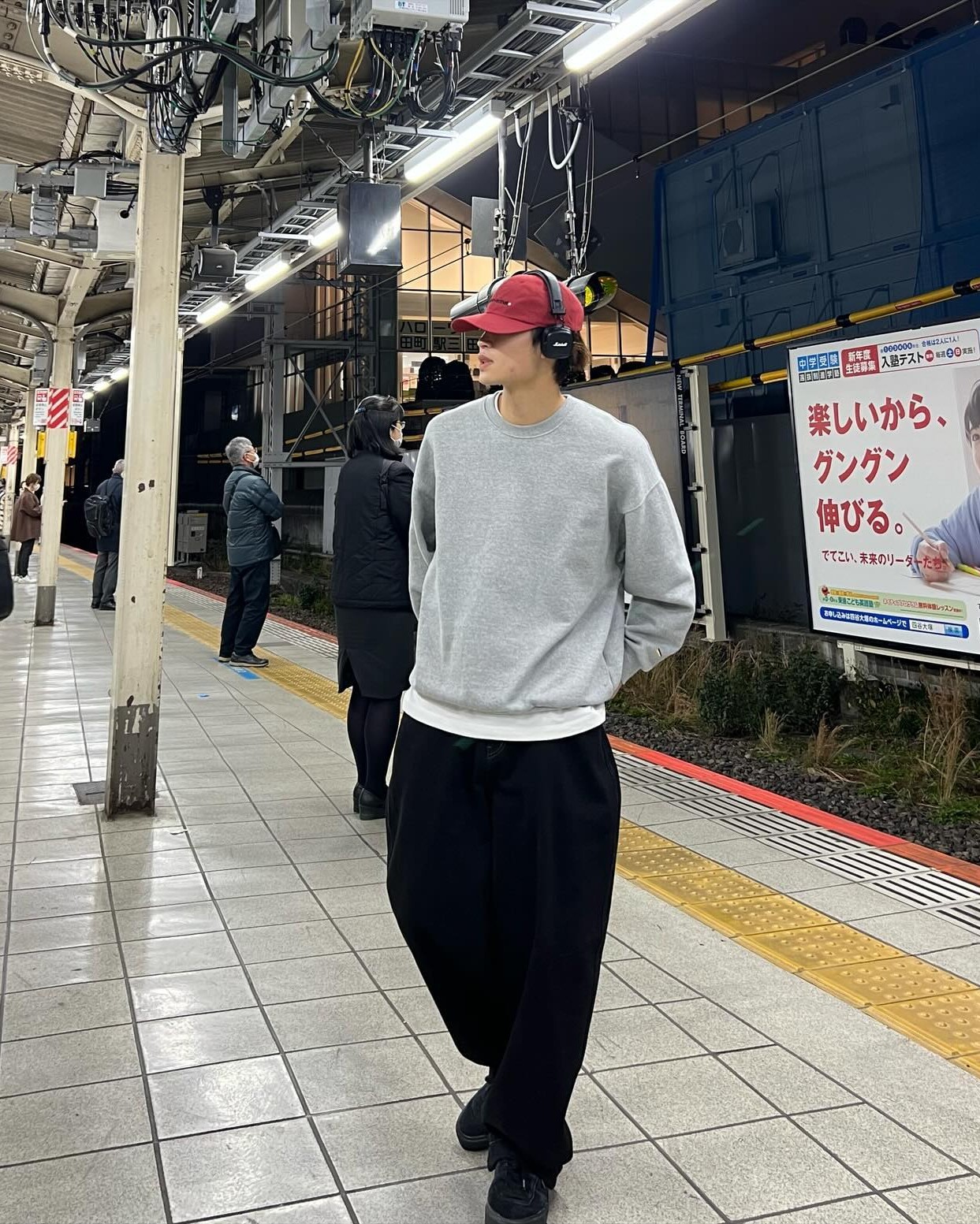 회색 무지 맨투맨 하나면 충분🐺 이미지3