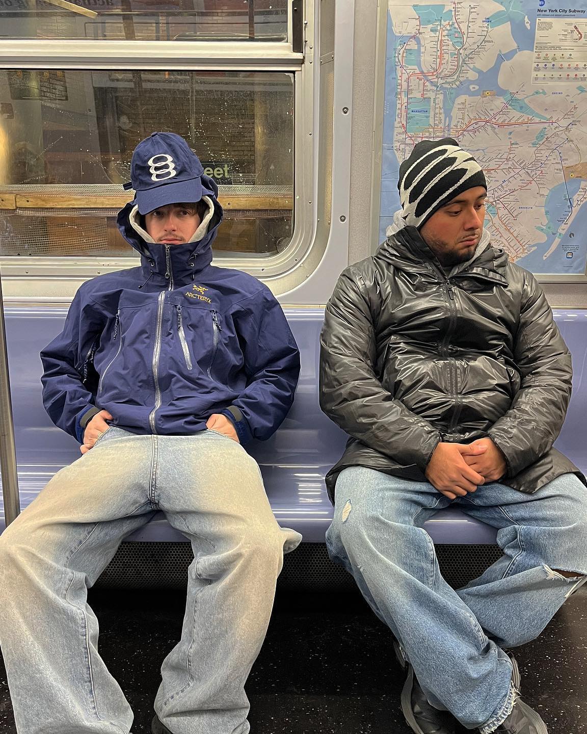 아우터 안에는 후디가 필수🪺 이미지