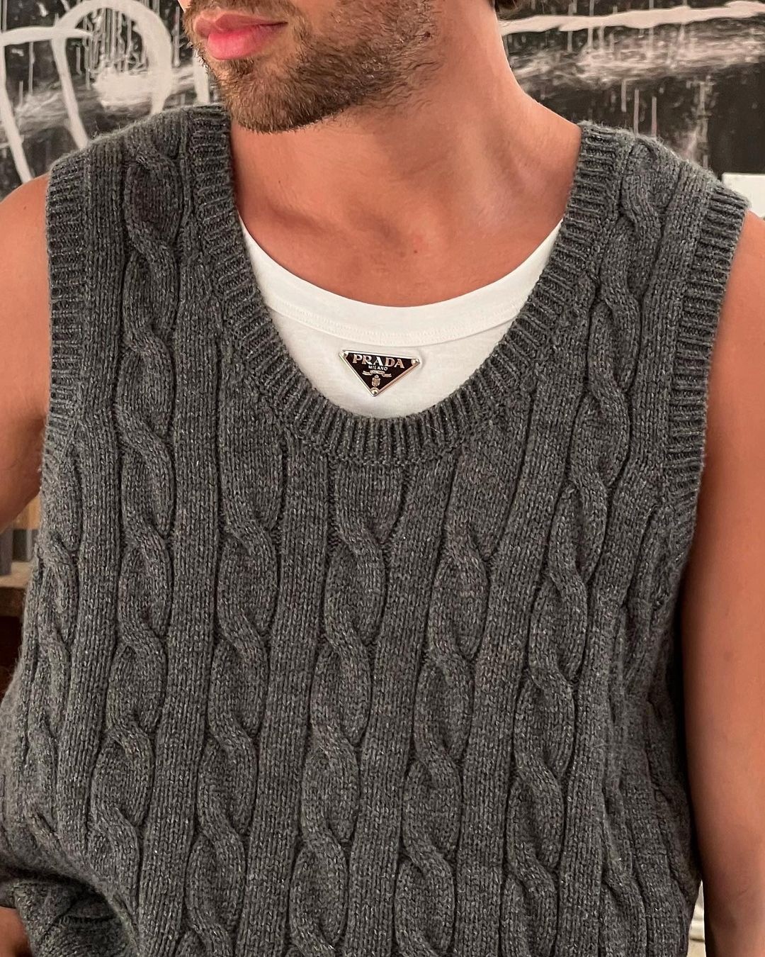 프라다 메탈 로고🔻🔌디테일​ 이미지