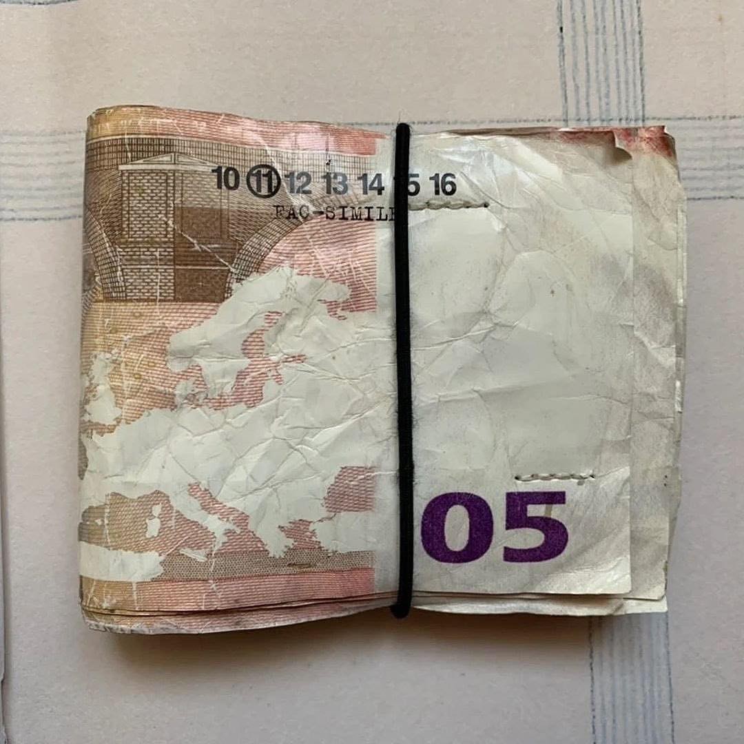 유로로 만든 마르지엘라 지갑💸 이미지