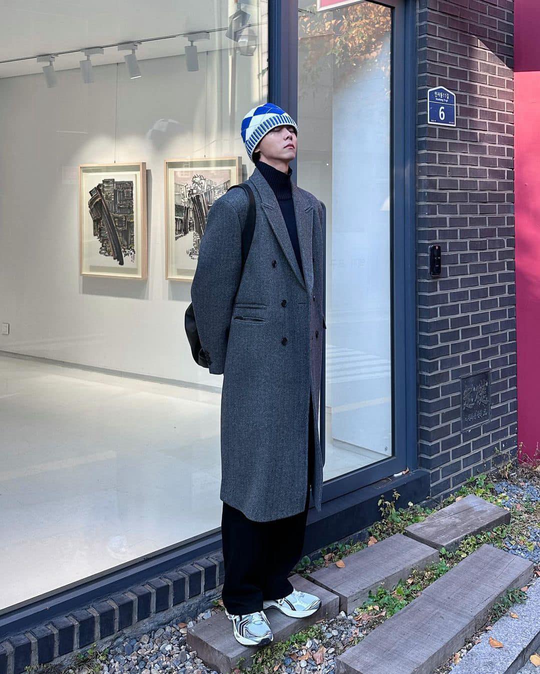 블랙 코트 질릴 때 회색 코트🐺 이미지