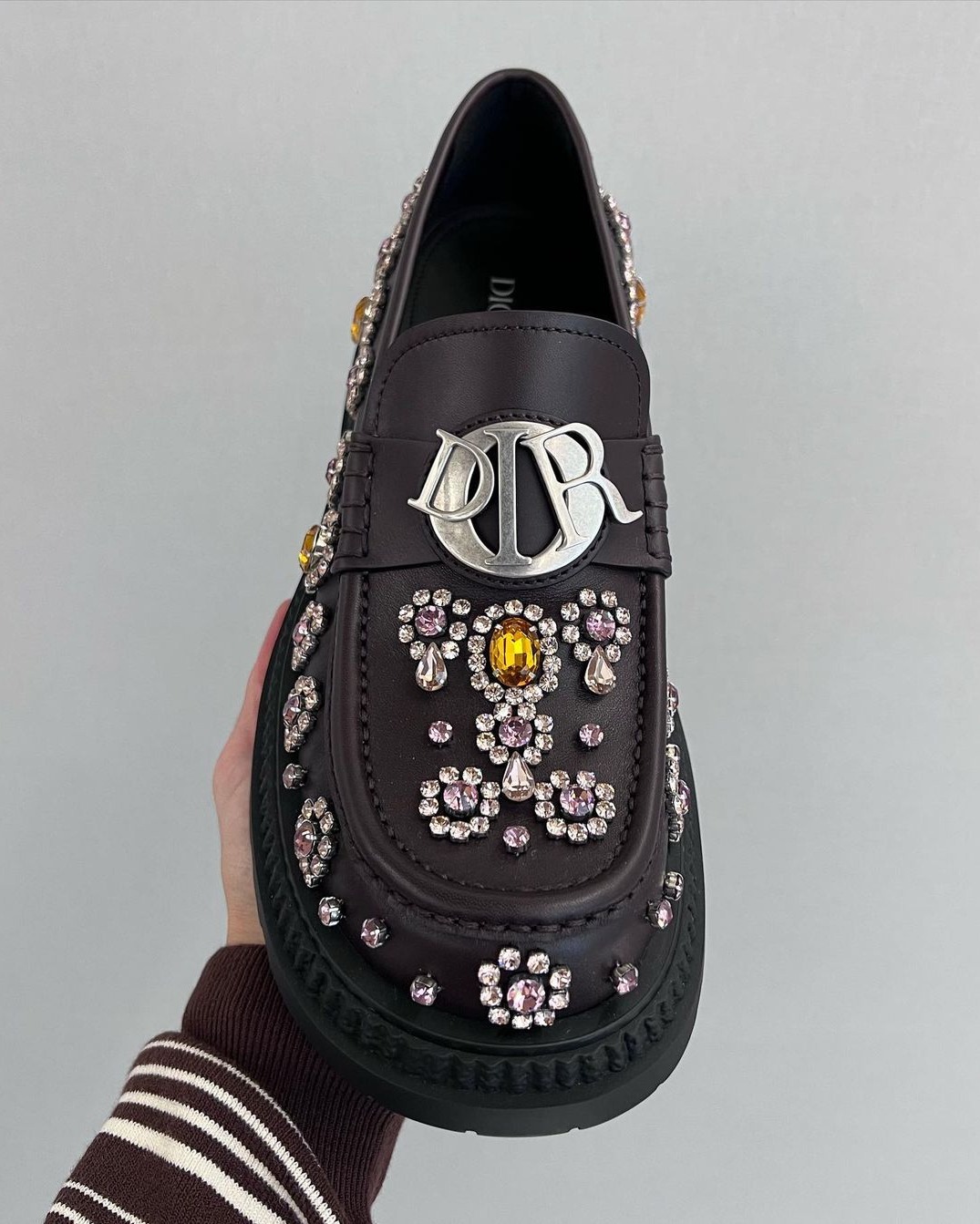 깔끔함에 기교 더한 디올 로퍼들✨ 이미지