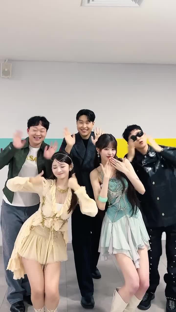 민슈형 그 뒤에서 뭐하는 거야🤷‍♂️🕺​ 이미지