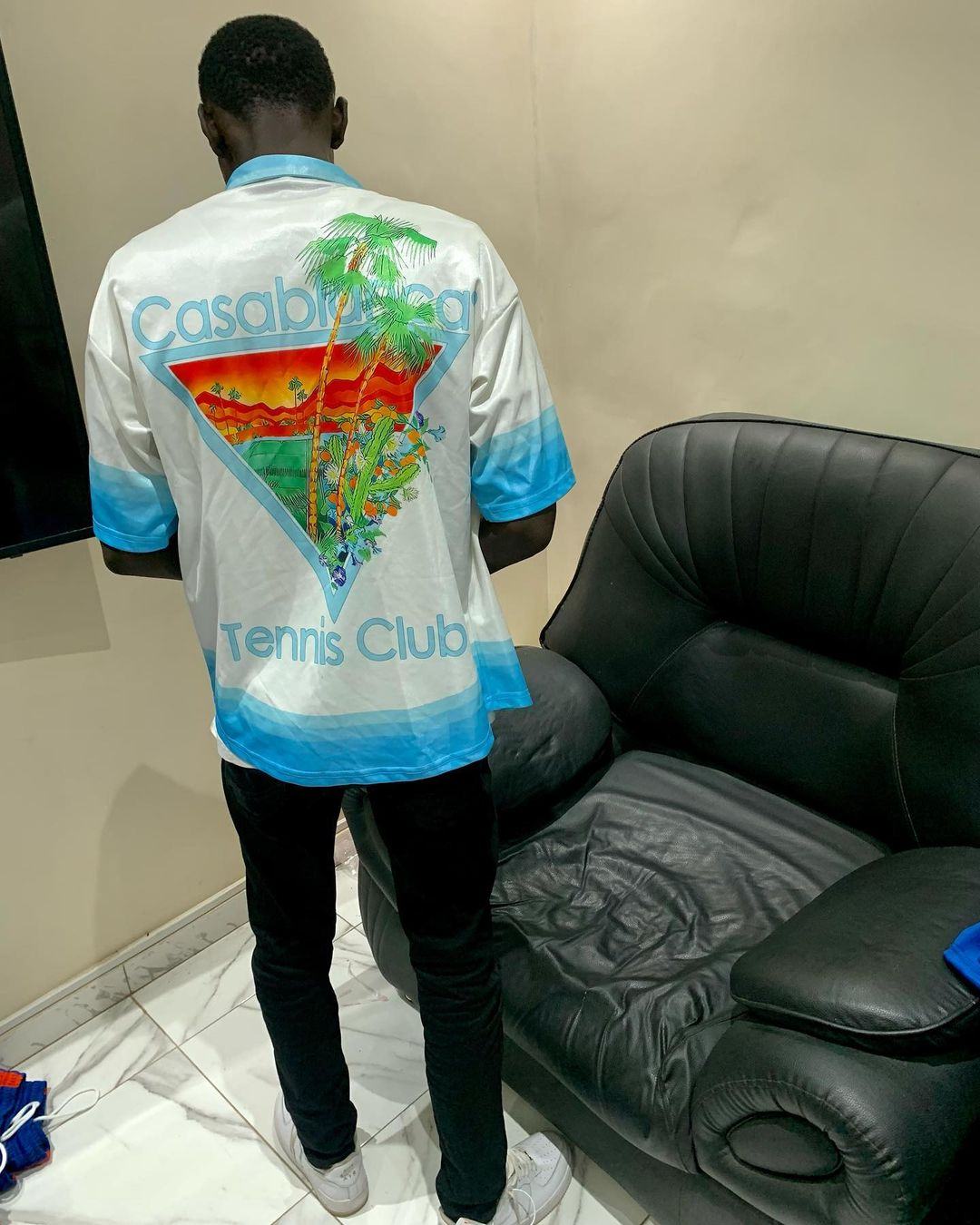 몸을 감싸는 실키한 셔츠의 매력🌊 이미지