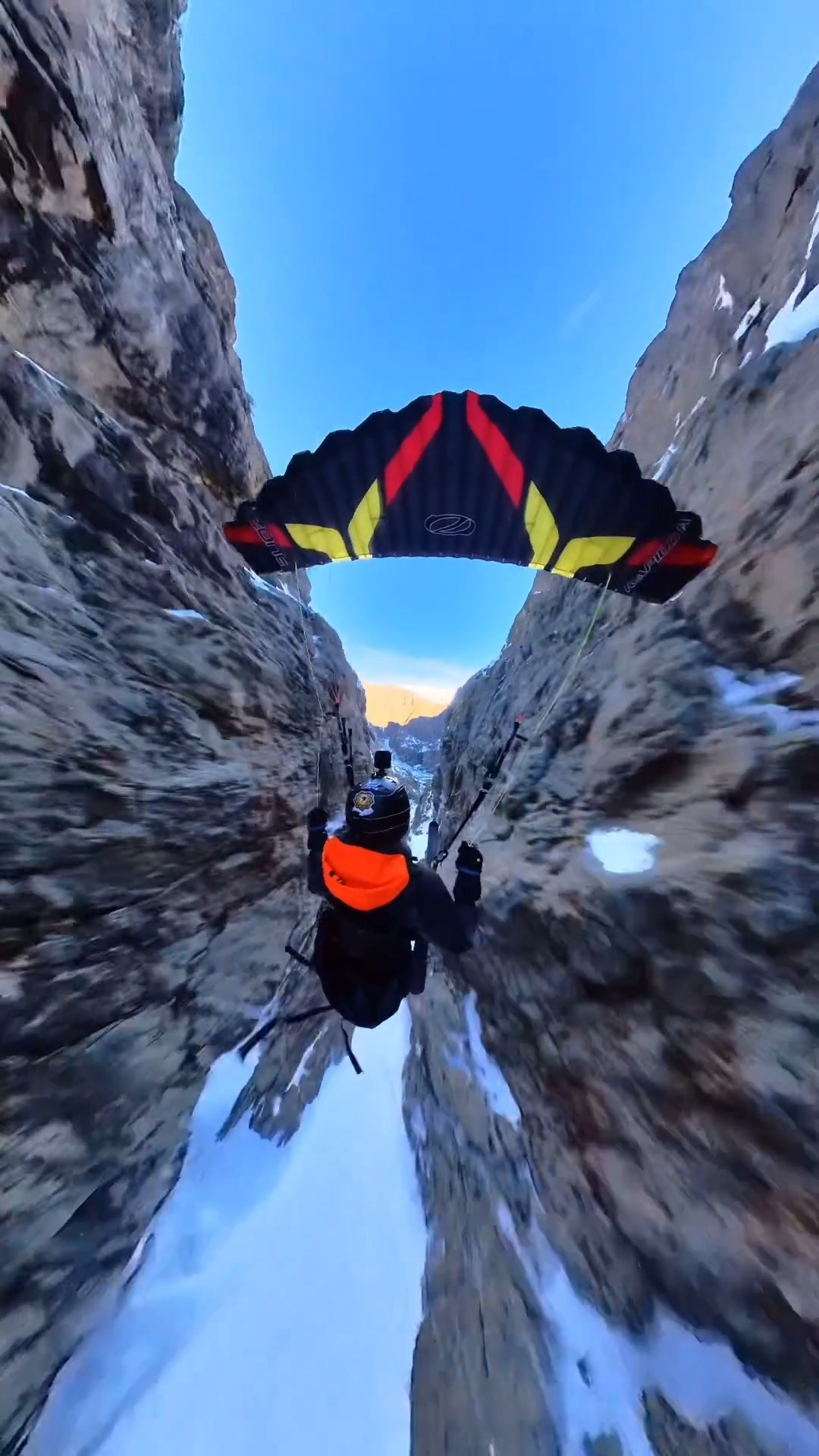 실수 한 번 하면 끝장이야✨🪂 이미지