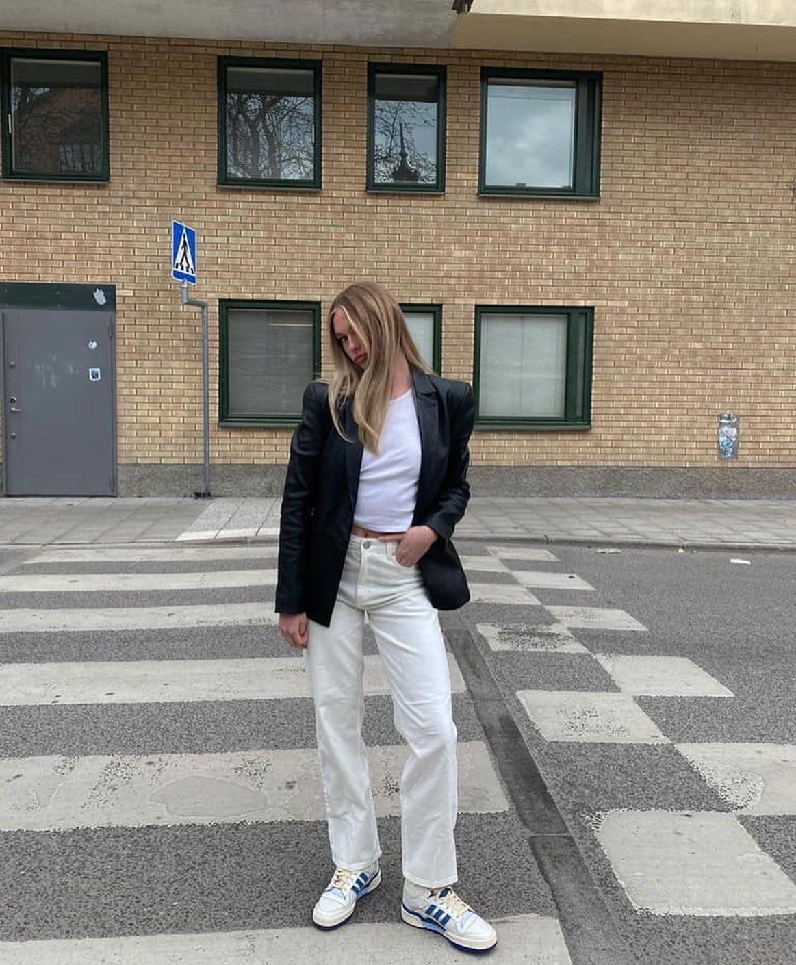 청바지에 무지티 입기🖤👖 이미지5