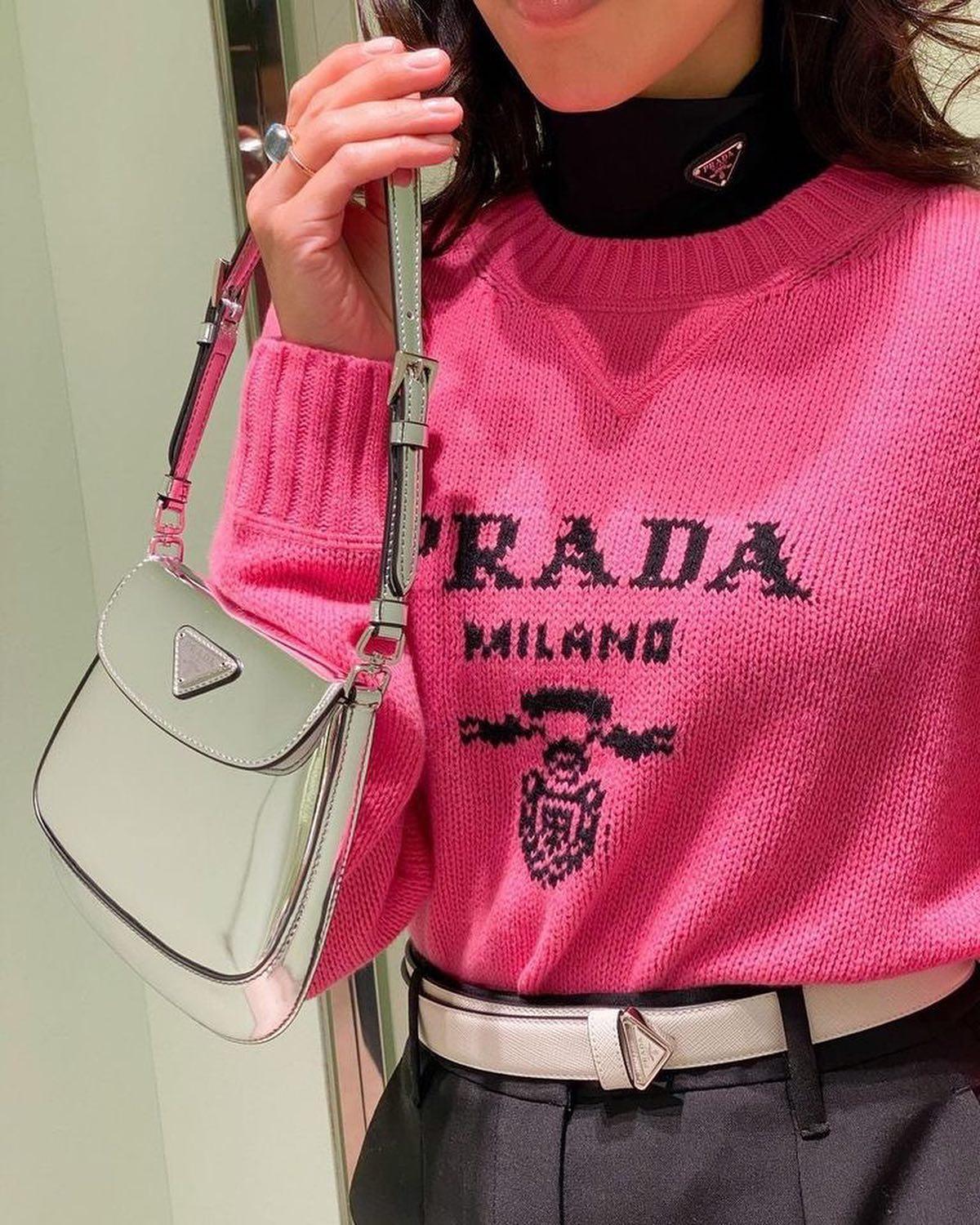 앙증맞은 프라다 미니백의 매력🖤 이미지3