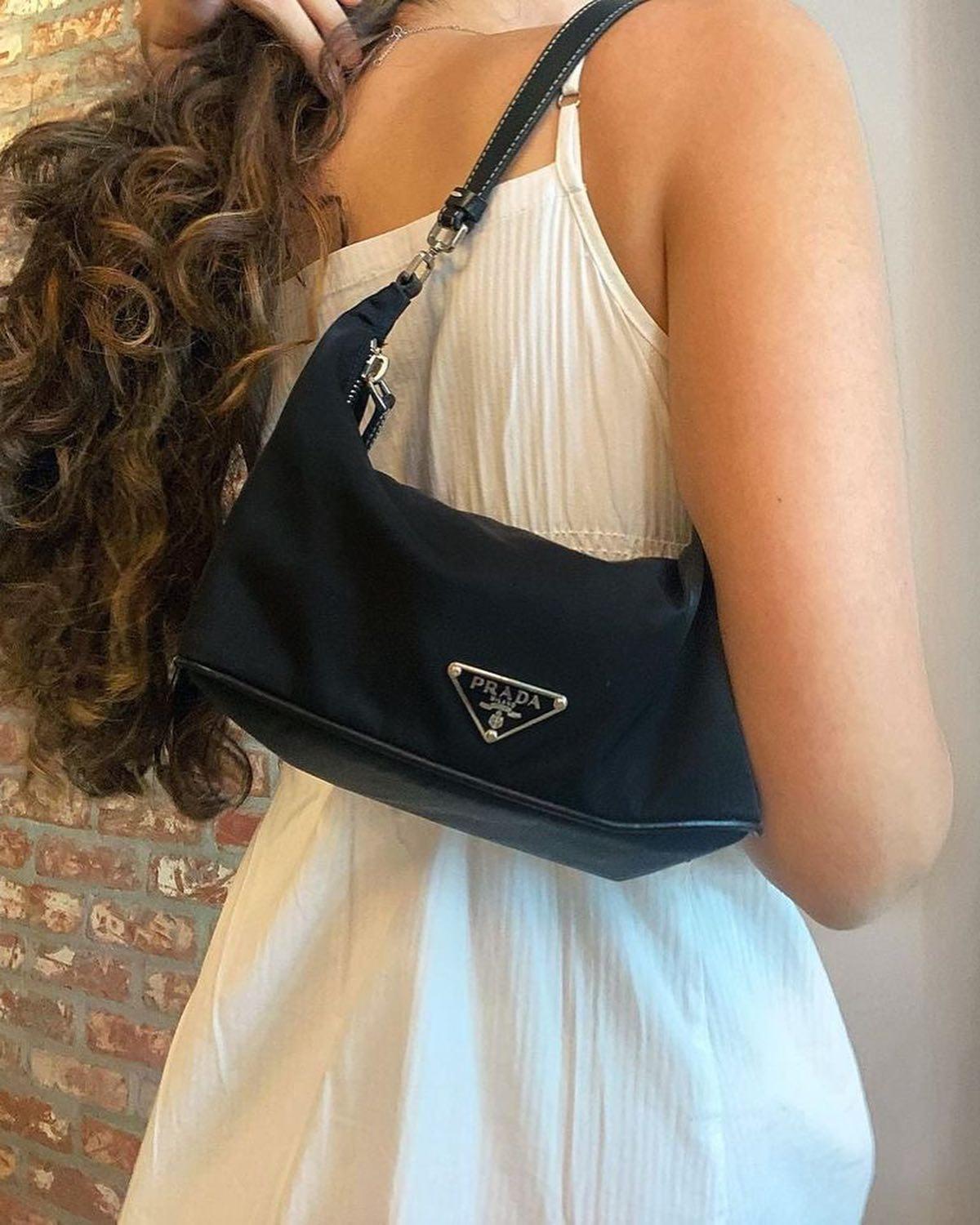 앙증맞은 프라다 미니백의 매력🖤 이미지4