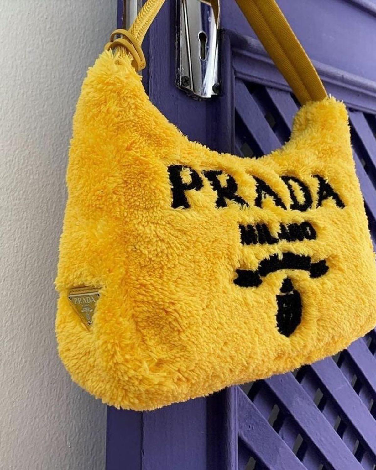 앙증맞은 프라다 미니백의 매력🖤 이미지7