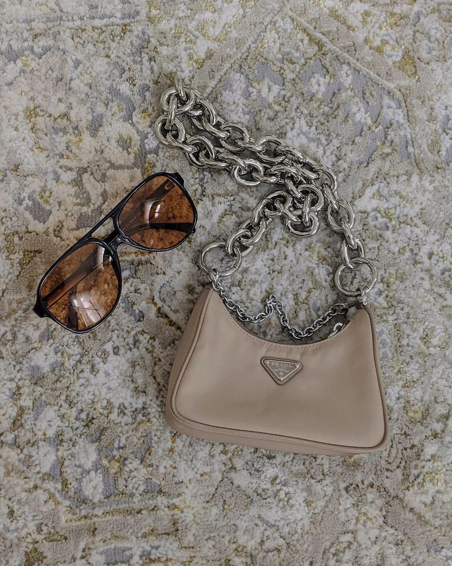 앙증맞은 프라다 미니백의 매력🖤 이미지8